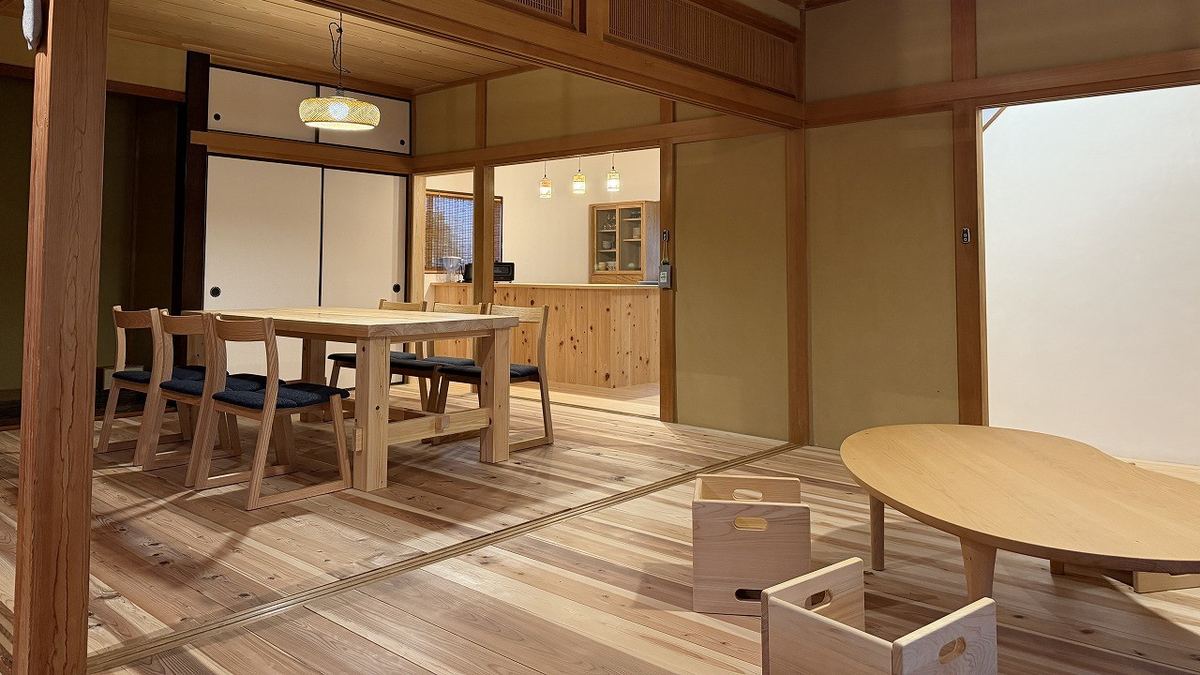 The living and dining room with the partitions opened up